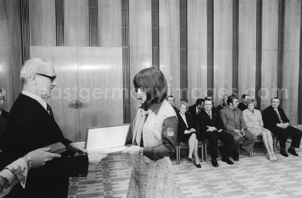 GDR image archive: Berlin - Willi Stoph (1914 - 1999), Chairman of the State Council, is distinguished-deserved pioneering director in Berlin, the former capital of the GDR, the German Democratic Republic