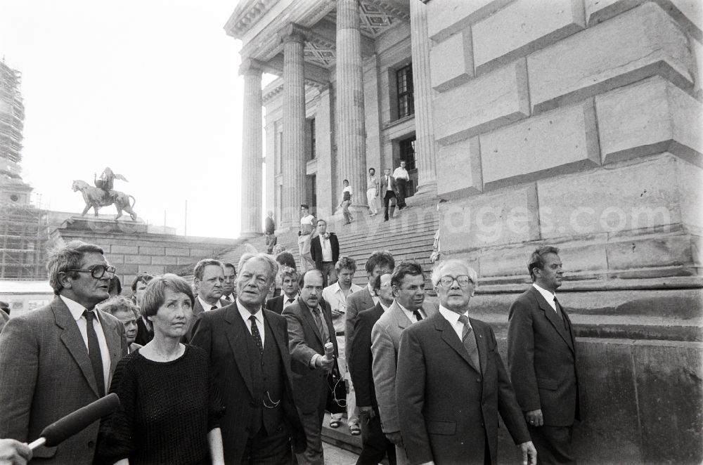GDR image archive: Berlin - SPD - Chairman Willy Brandt on a guided tour and city tour at the Schauspielhaus at the Gendarmenmarkt in the district Mitte in Berlin, the former capital of the GDR, German Democratic Republic