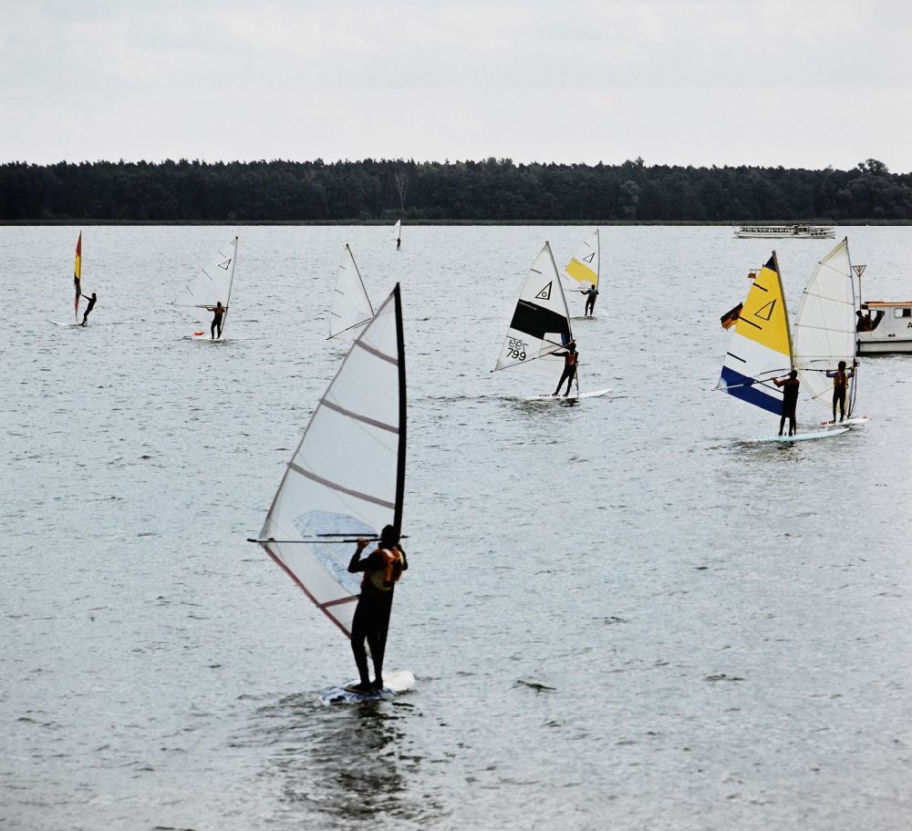 GDR photo archive: Berlin - Windsurfers during windsurfing on the Mueggelsee lake in Friedrichshagen in Eastberlin on the territory of the former GDR, German Democratic Republic