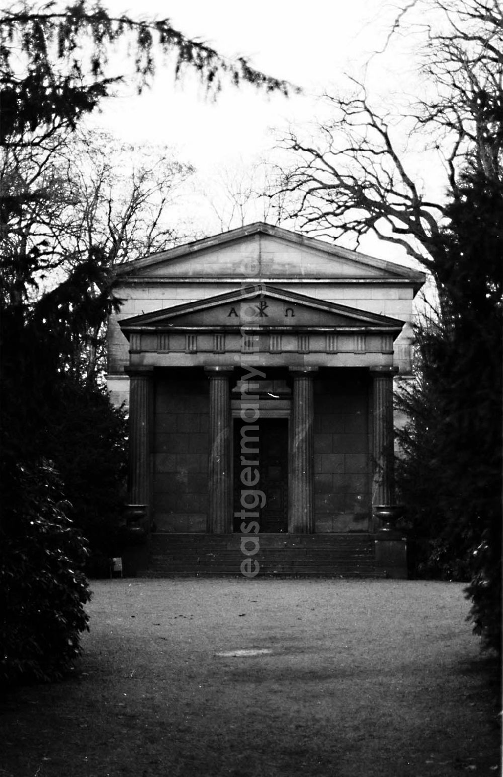 GDR image archive: Charlottenburg / Berlin - Mausoleum der Preußenkönige im Schloßpark Charlottenburg (Berlin) 6.12.1990 Winkler Umschlag Nr.:152