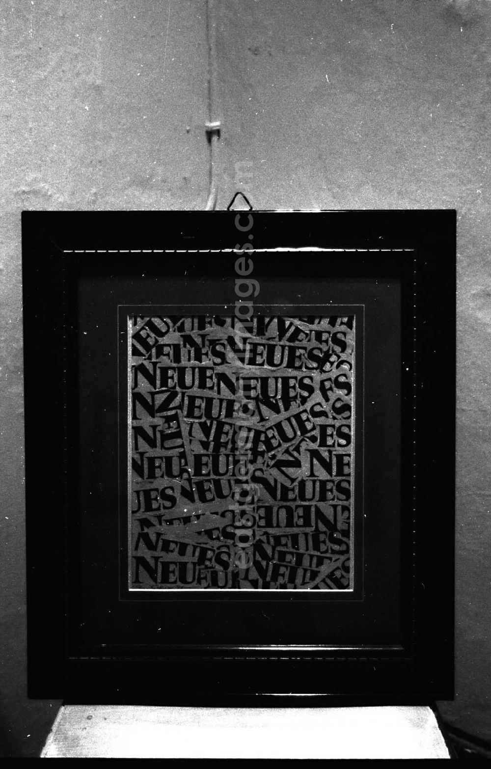 GDR image archive: Berlin - ND-Collagen in der Galerie Wohnmaschine 5.12.199