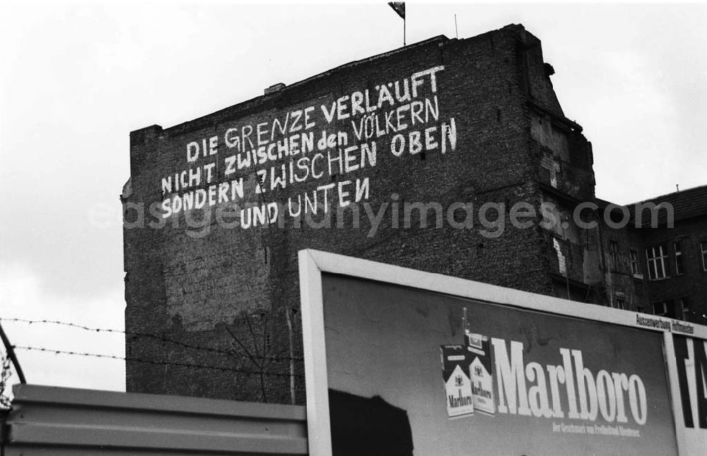 GDR image archive: Mitte / Berlin - Schillingbrücke Mauer Niederkirschnerstr. in Berlin / Mitte 4.12.1990 Winkler Umschlag Nr.:15