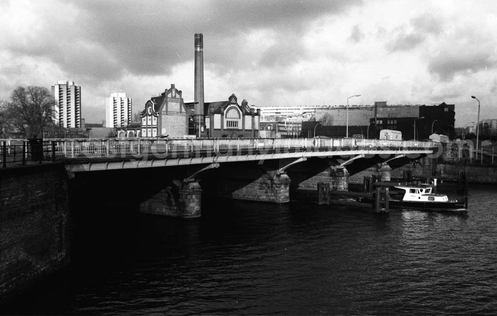 GDR photo archive: Mitte / Berlin - Schillingbrücke Mauer Niederkirschnerstr. in Berlin / Mitte 4.12.1990 Winkler Umschlag Nr.:15