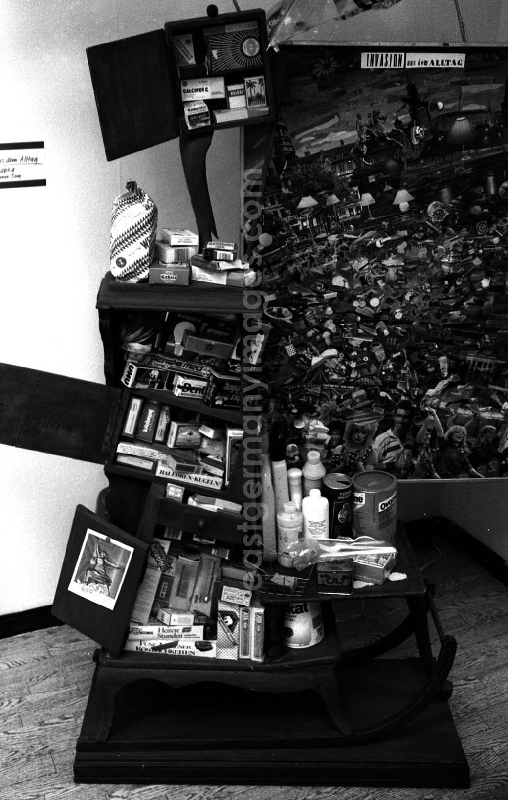 GDR picture archive: Berlin - Umweltladen in der Dimitroffstraße (Berlin) 9.11.199