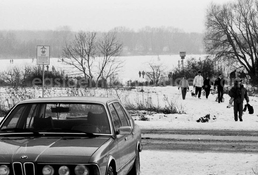 GDR photo archive: Berlin - Winter in Berlin (Archivkästen)