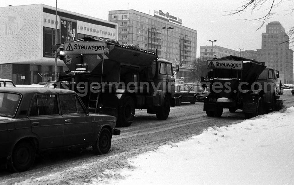 GDR photo archive: - Winterdienst in Berlin der Stadtreinigung Umschlag:7174