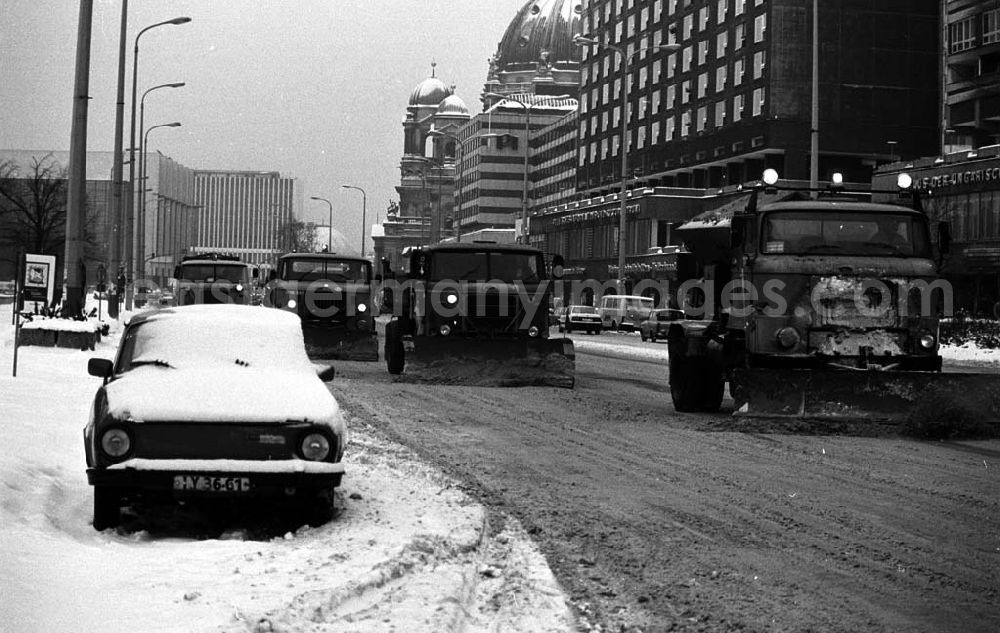 GDR image archive: - Winterdienst in Berlin der Stadtreinigung Umschlag:7174