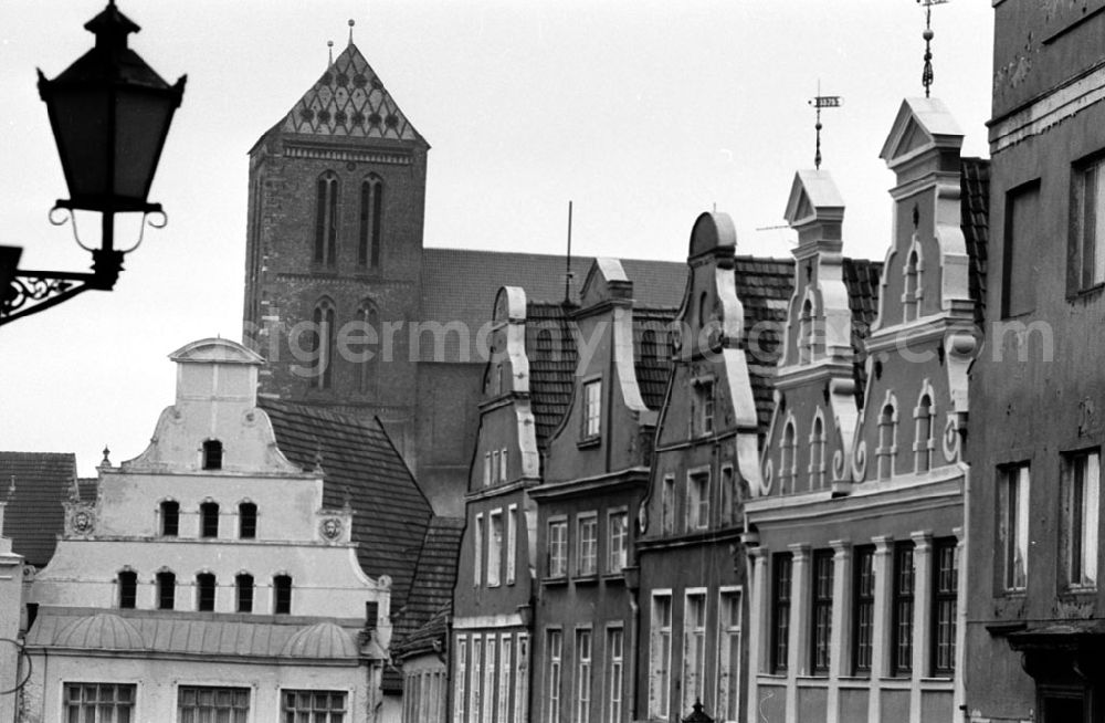 GDR picture archive: Mecklenburg-Vorpommern Wismar - Wismar - Mecklenburg-Vorpommern Backsteingotik in Wismar 07.11.9