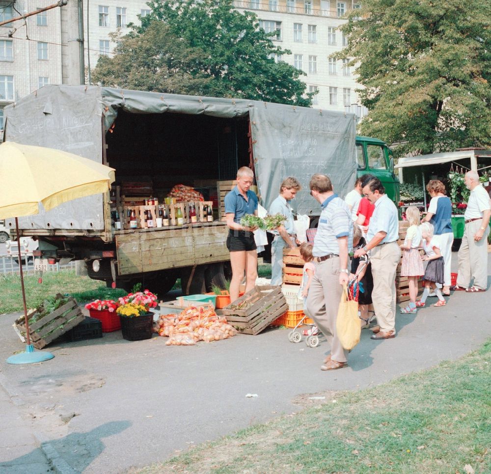 Berlin: Fruit and vegetable sale at a market in Berlin, the former capital of the GDR, German Democratic Republic