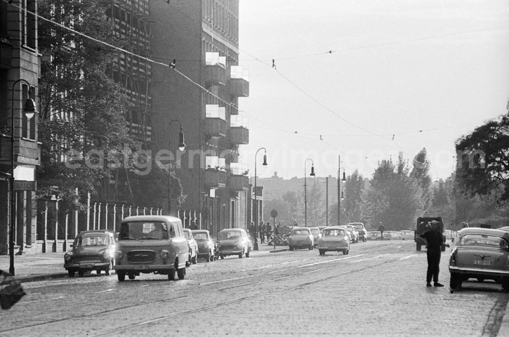 Berlin: Apartment blocks at the Bornholmer street in Berlin, the former capital of the GDR, German Democratic Republic