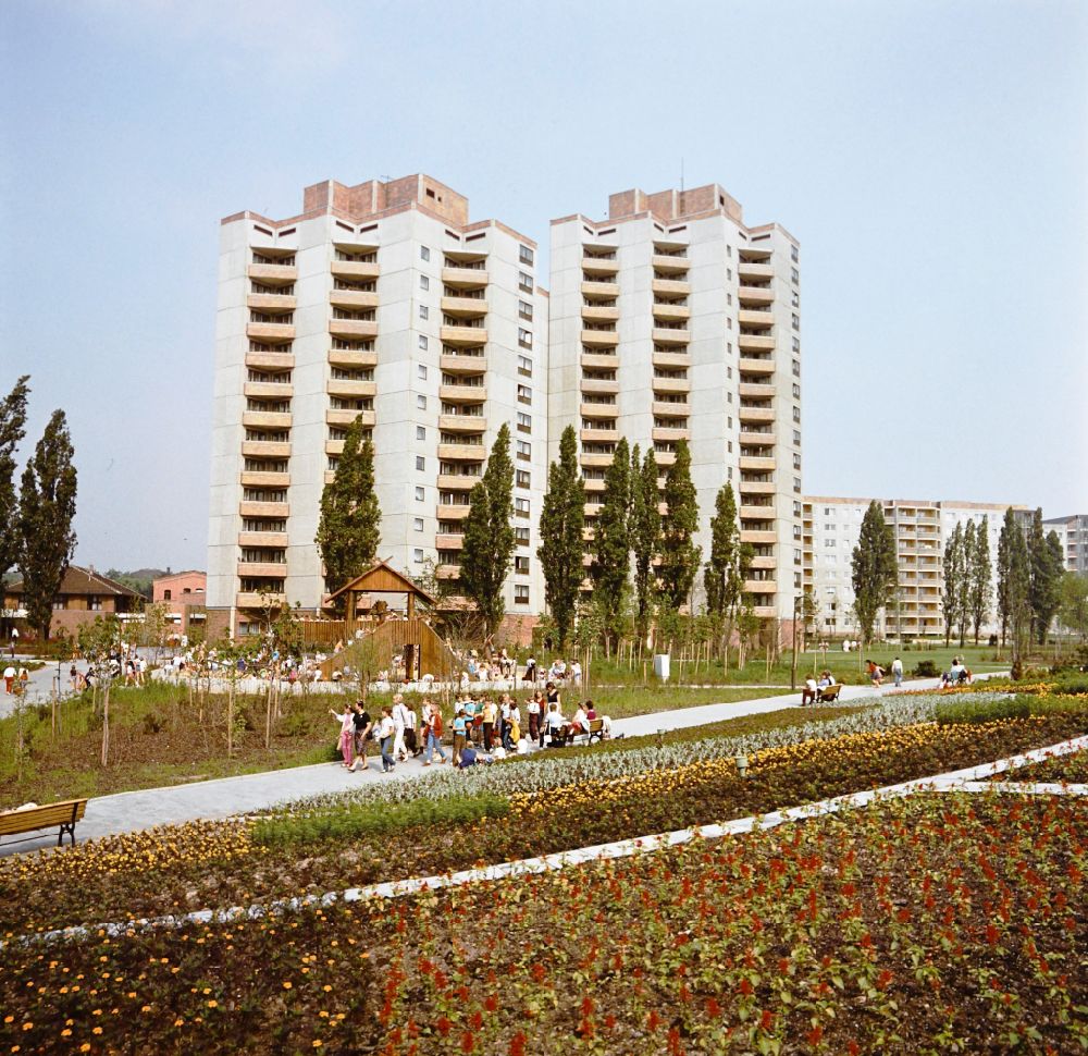 GDR photo archive: Berlin - Park Ernst-Thaelmann-Park Prenzlauer Berg with flower beds and playground in Berlin East Berlin on the territory of the former GDR, German Democratic Republic