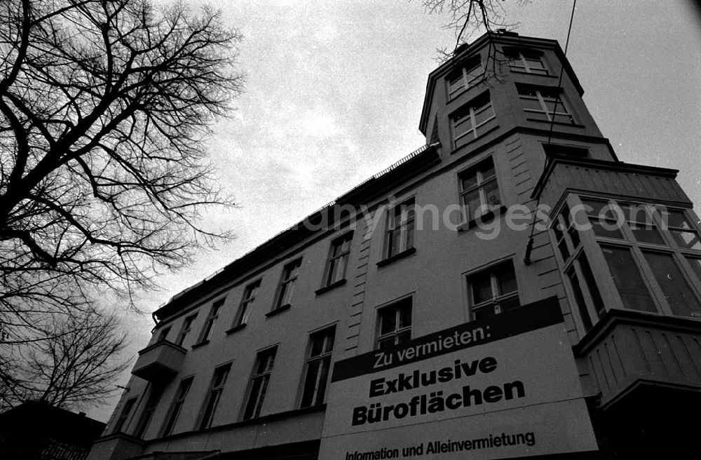 GDR photo archive: Berlin-Pankow - Wohnraum Pankow wird Bürofläche 25.11.92