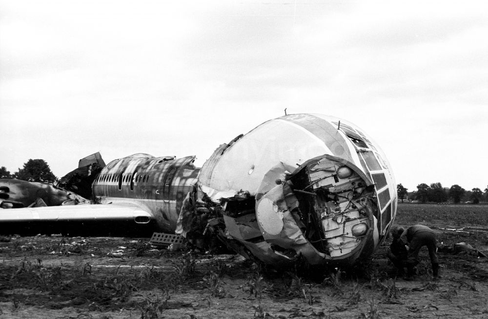 GDR picture archive: Schönefeld - Wreck and junk debris of the passenger plane IL-62 at the crash site in Schoenefeld in the state Brandenburg on the territory of the former GDR, German Democratic Republic