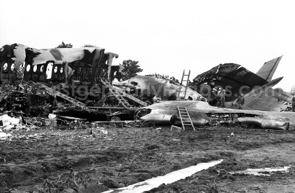 GDR photo archive: Schönefeld - Wreck and junk debris of the passenger plane IL-62 at the crash site in Schoenefeld in the state Brandenburg on the territory of the former GDR, German Democratic Republic