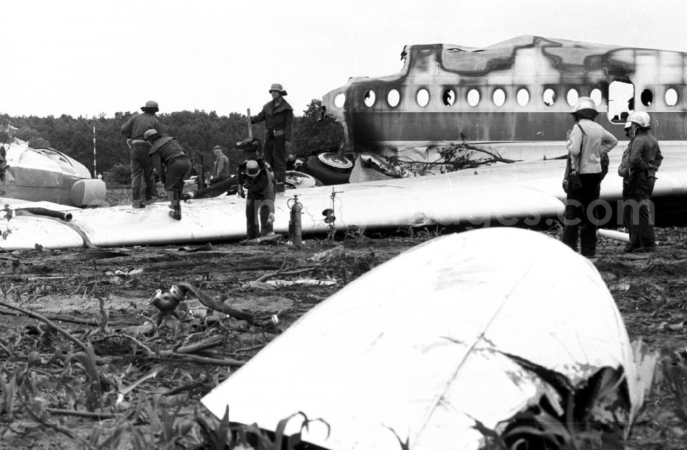 Schönefeld: Wreck and junk debris of the passenger plane IL-62 at the crash site in Schoenefeld in the state Brandenburg on the territory of the former GDR, German Democratic Republic