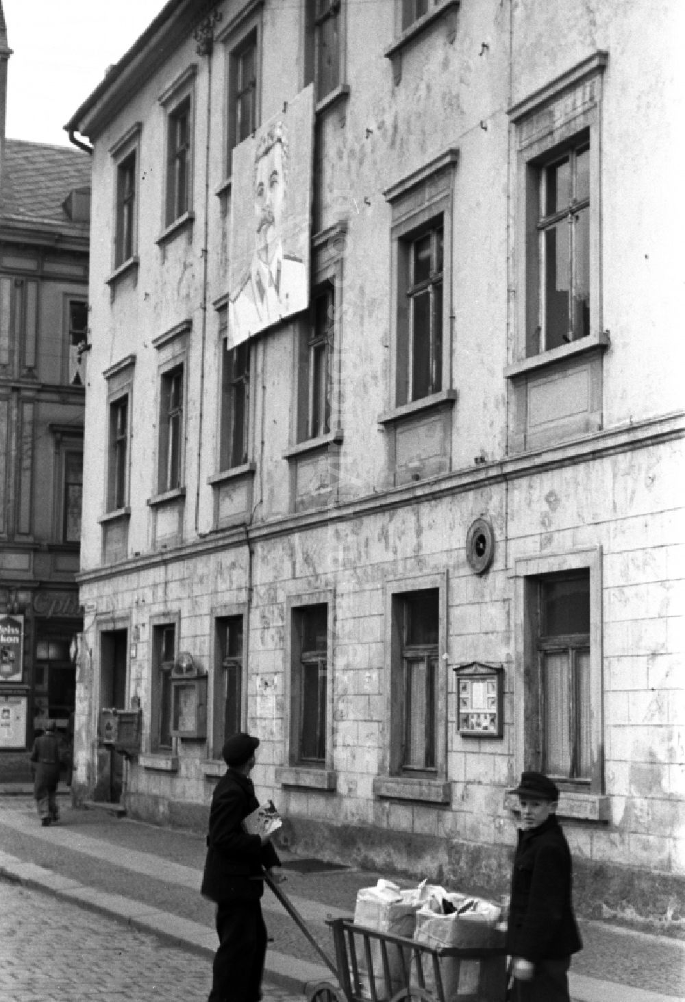 GDR photo archive: Döbeln - Drawing in the portrait of Josef Wissarionovich Stalin on a house facade in Doebeln, Saxony on the territory of the former GDR, German Democratic Republic