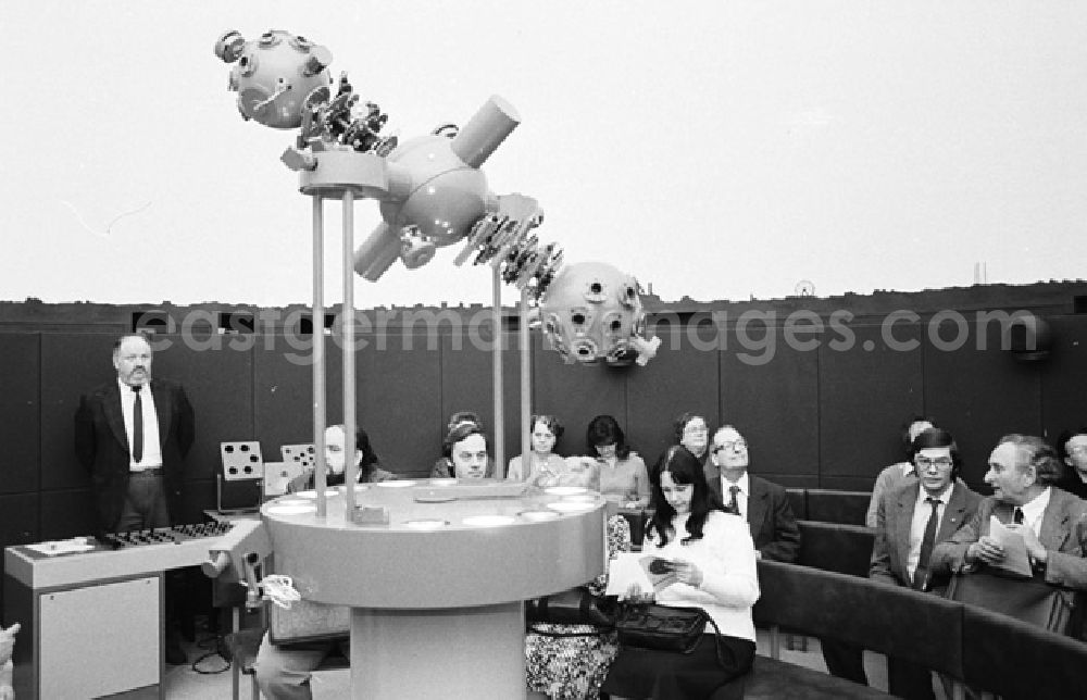 GDR photo archive: Berlin-Treptow - 18.03.1982 Zeiss Planetarium Archenhold in Berlin-Treptow Umschlagnr.: 2