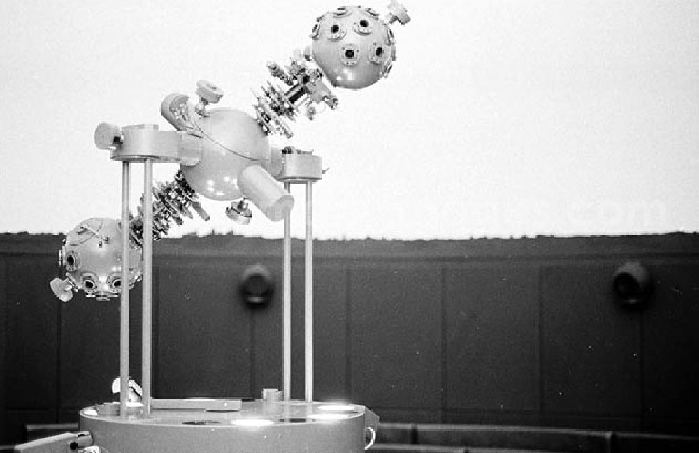 GDR image archive: Berlin-Treptow - 18.03.1982 Zeiss Planetarium Archenhold in Berlin-Treptow Umschlagnr.: 2