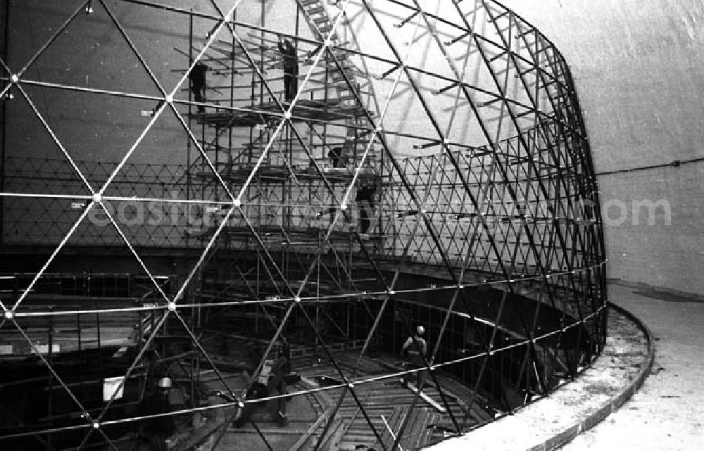 Berlin - Treptow: 11.12.1986 Zeiss Planetarium Archenhold im Thälmann Park Berlin-Treptow Umschlagnr.: 1345