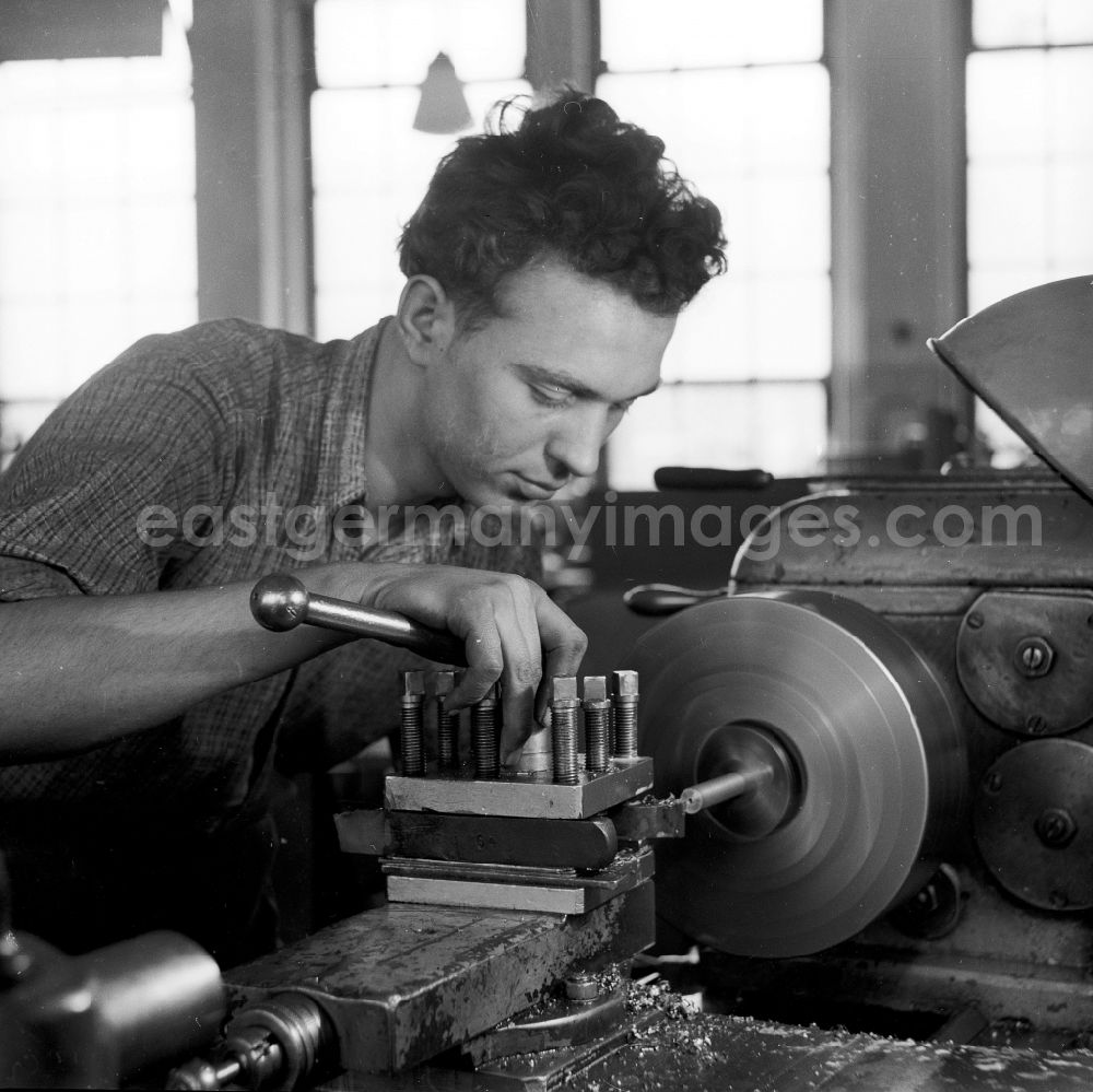 GDR image archive: Berlin - Turner in the lathe in Berlin, the former capital of the GDR, German democratic republic