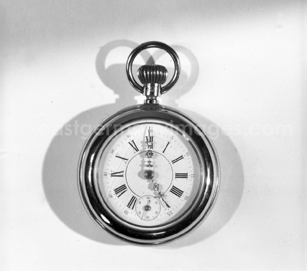 GDR picture archive: Ruhla - Hours and minutes on a watch facee pocket watch of VEB Uhrenwerke Ruhla in Ruhla in the state Thuringia on the territory of the former GDR, German Democratic Republic
