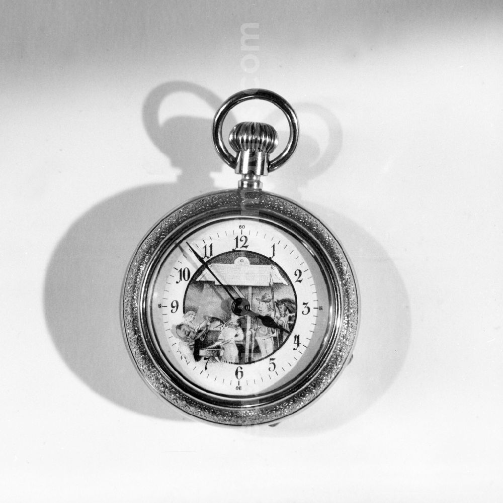 GDR image archive: Ruhla - Hours and minutes on a watch facee pocket watch of VEB Uhrenwerke Ruhla in Ruhla in the state Thuringia on the territory of the former GDR, German Democratic Republic
