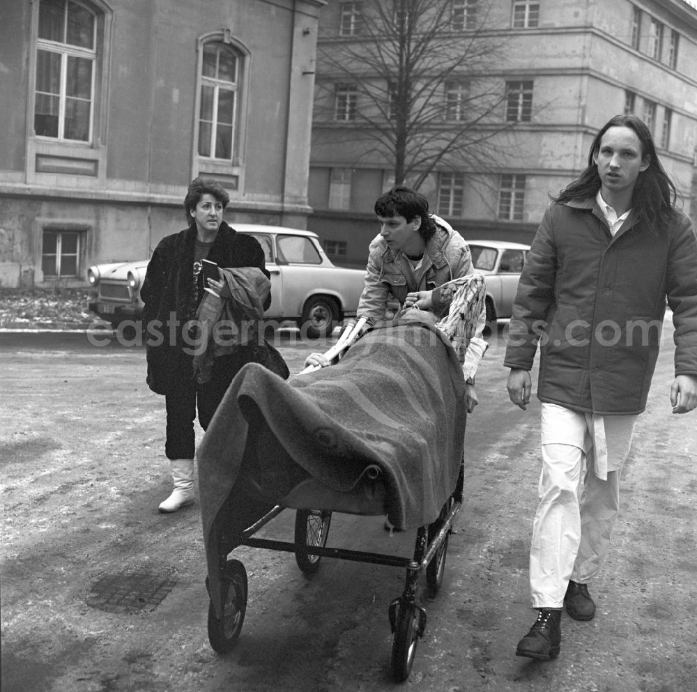 GDR picture archive: Dresden - Zivildienstleistender and a nurse with a patient on a stretcher on the grounds of the Hospital Dresden-Friedrichstadt in Dresden in Saxony today
