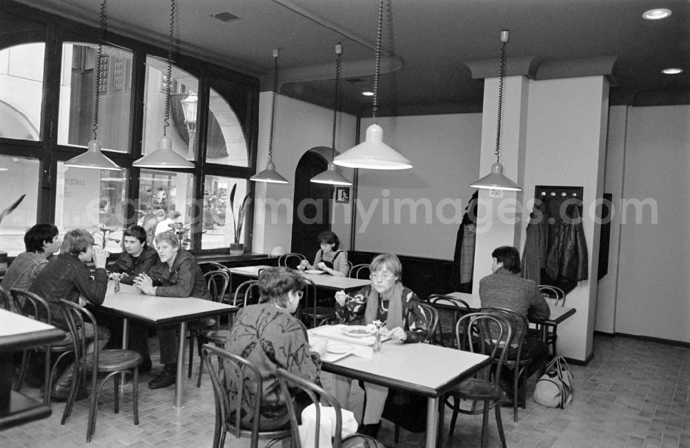GDR photo archive: Berlin - Zu den Arkaden at Poststrasse in the Nikolaiviertel in the district Mitte of Berlin East Berlin in the territory of the former GDR, German Democratic Republic