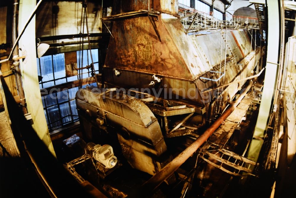 GDR image archive: Güstrow - Extraction system for sugar juice extraction in the VEB sugar factory Nordkristall Guestrow in Guestrow in the state Mecklenburg-Western Pomerania in the area of the former GDR, German Democratic Republic