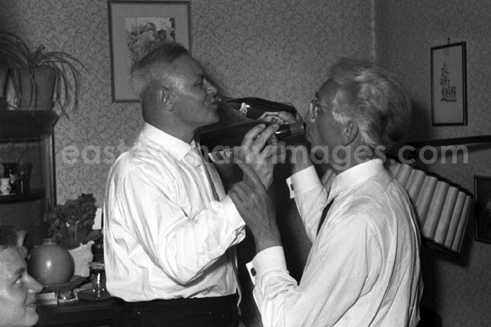 GDR image archive: Bad Lauchstädt - Two older men drink brotherhood at a family celebration in bath Lauchstaedt in the federal state Saxony-Anhalt to the area of the former GDR, German democratic republic