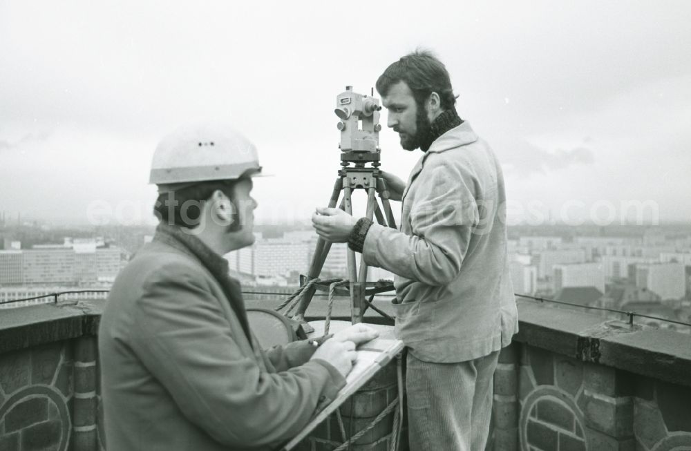 Berlin: Two technical surveyor at work in Berlin