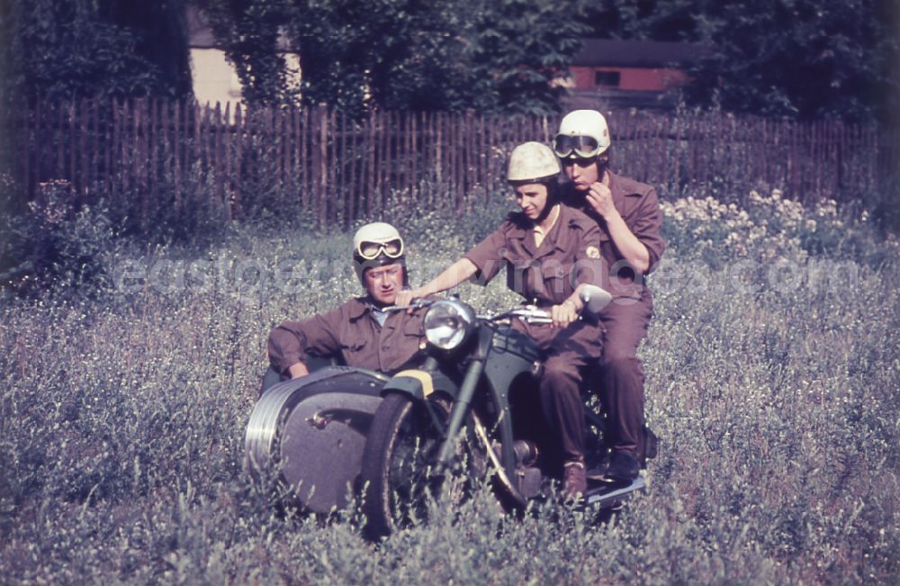 GDR image archive: Berlin - Motorcycle - motor vehicle in motion for the training of driver learners in road traffic mit dem Typ IFA MZ BK 35