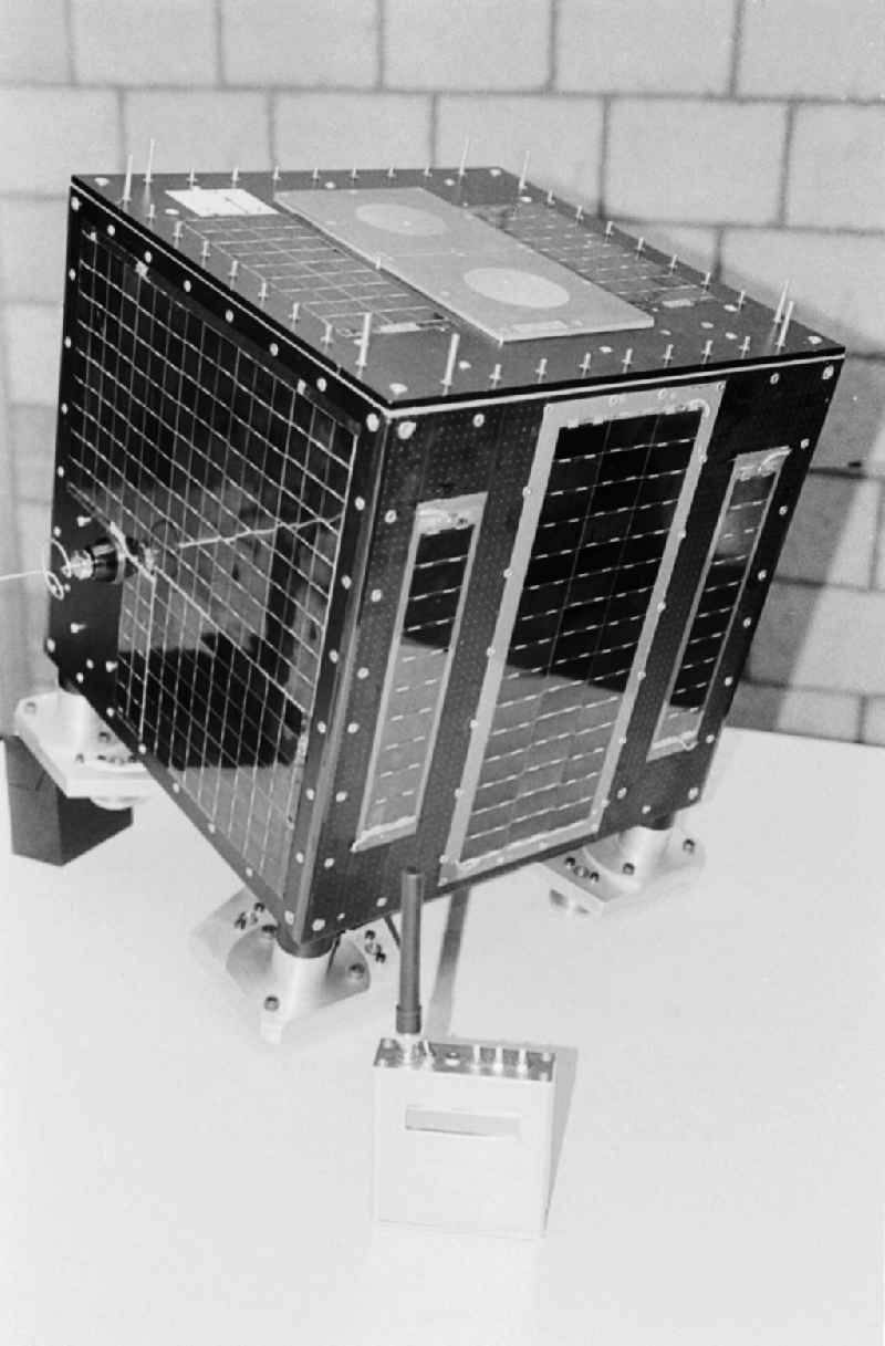 TUBSAT-Satellit



Umschlagnummer: 7323