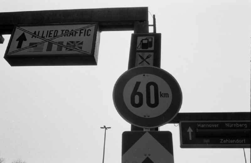 Land Brandenburg
Autobahnzeichen für US-Militär ausgestrichen

Umschlagnummer: 7325