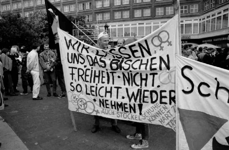 Schwulen- und Lesben-Demo
Warschauer Straße und Alex

Umschlagnummer: 75