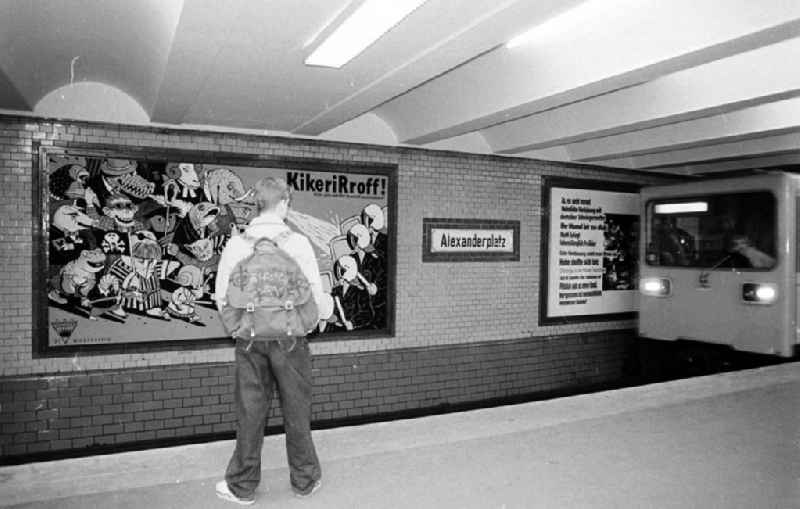 U-Bahnkunst am Alex

Umschlag:7256