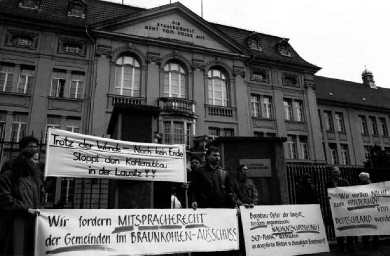 Land Brandenburg
Demonstration gegen Kohleabbau in der Lausitz

Umschlagnummer: 7289