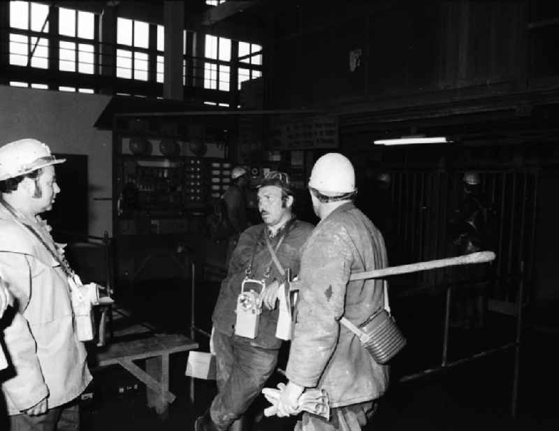 Miners entering the shaft in the tin mining tunnel in Altenberg in the federal state of Saxony on the territory of the former GDR, German Democratic Republic
