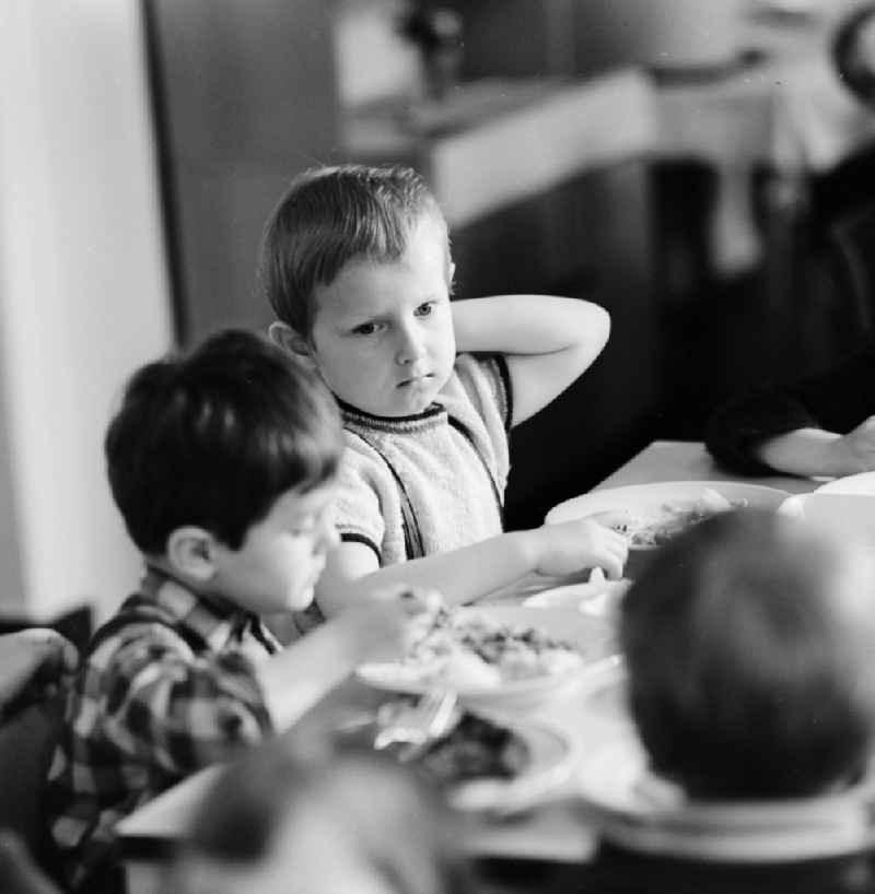 Children having lunch together at the children's home in the Glien estate in Bad Belzig in the federal state of Brandenburg on the territory of the former GDR, German Democratic Republic