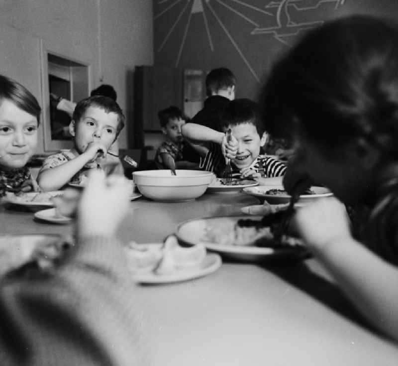Children having lunch together at the children's home in the Glien estate in Bad Belzig in the federal state of Brandenburg on the territory of the former GDR, German Democratic Republic