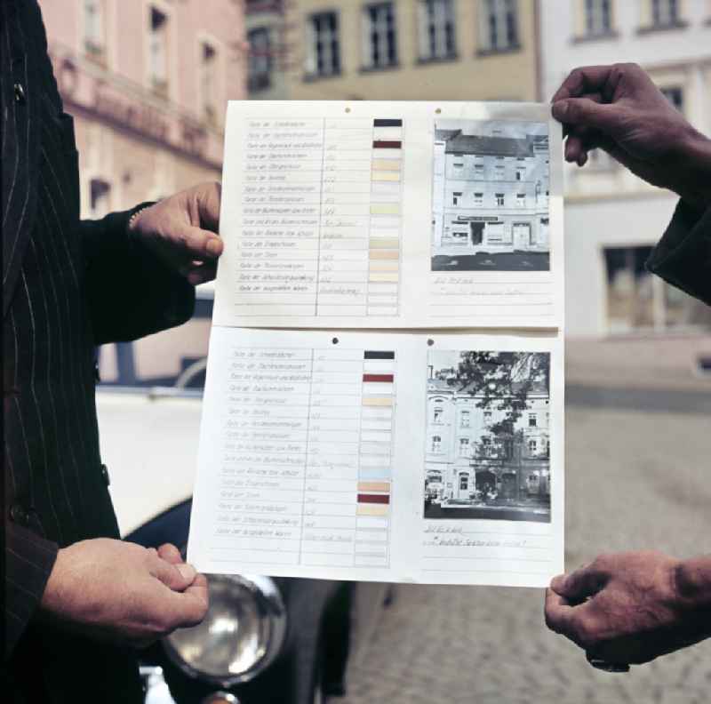 Presentation of colour cards for the design of the houses on the market in Bad Lobenstein, Thuringia in the area of the former GDR, German Democratic Republic