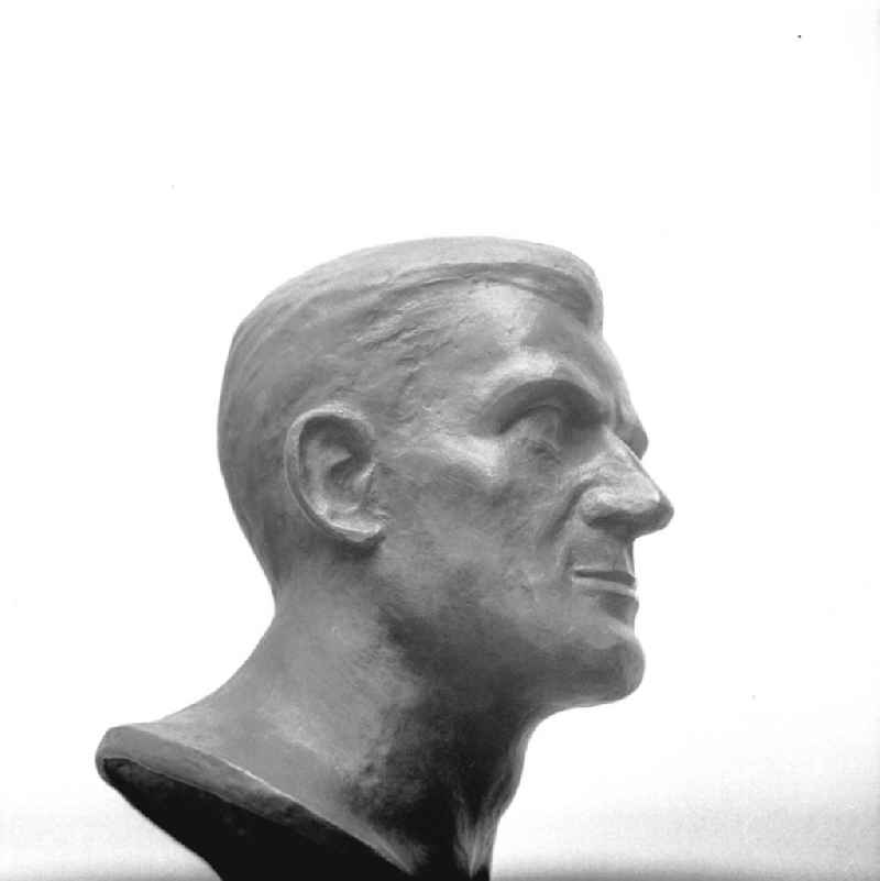 Büste von Ernst Schneller (*08.11.1890 † 11.10.1944) erstellt vom Bildhauer Günter Schütz (*17.
