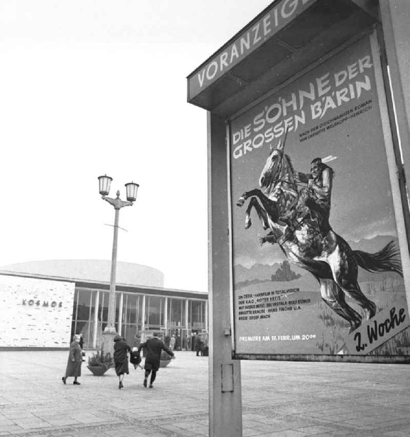 Kino Kosmos in der Berliner Karl-Marx-Allee.
Februar 1966

Umschlagsnr.: 1966-129
