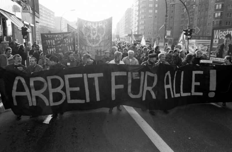 Demonstration and street protest action before the trust headquarters at Wilhelmstrasse in Berlin, the former capital of the GDR, German Democratic Republic