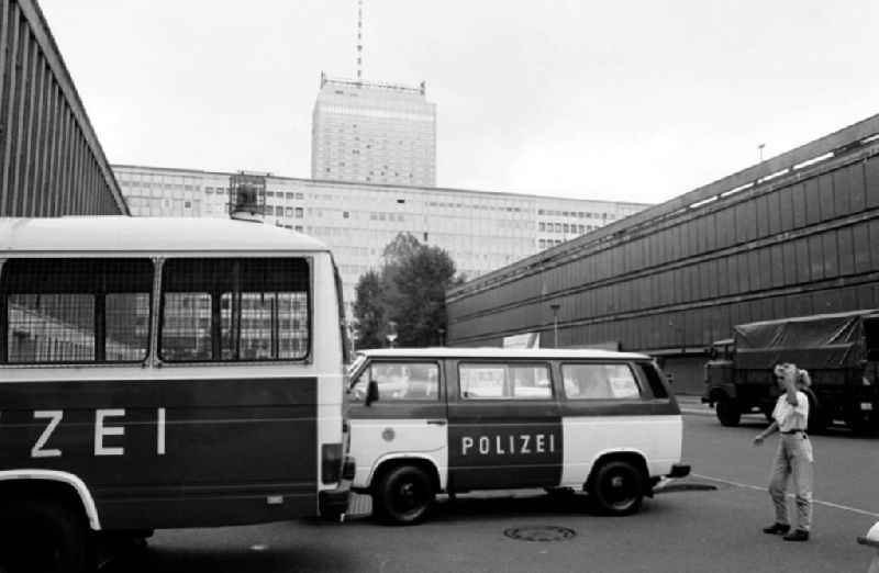 Berlin
Westberliner Polizei in Berlin-Ost
01.10.9