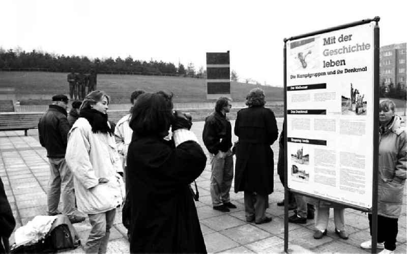 Tafel am Kampfgruppen- Denkmal enthüllt
7.12.199