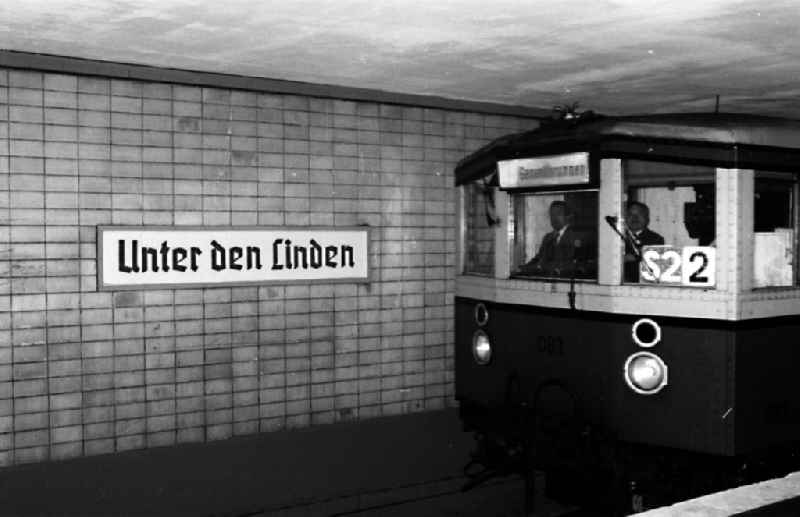 S-Bahn train of line S2 and class 475 entering the tracks of the S-Bahn station 'Unter den Linden' in the district of Mitte in Berlin East Berlin in the area of ​​the former GDR, German Democratic Republic