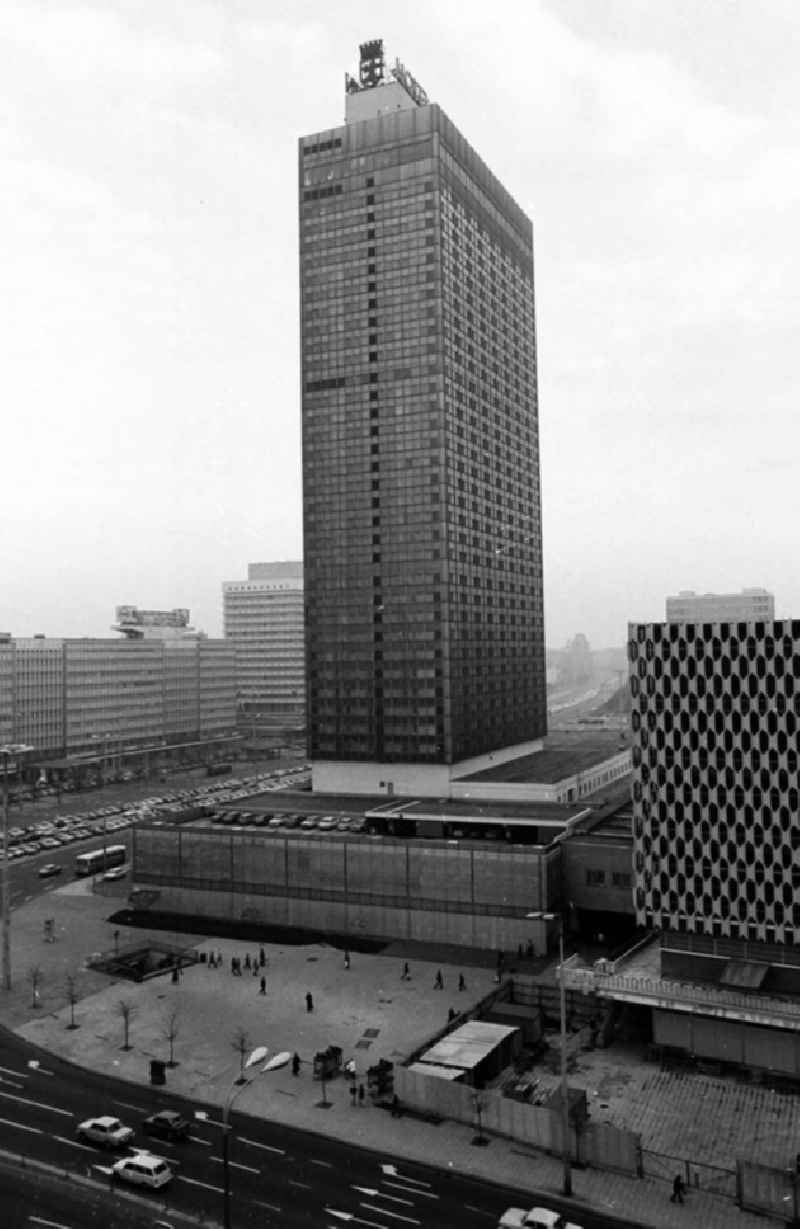 29.11.1982
Blick auf das Hotel am Alexanderplatz in Berlin

Umschlagnr.: 1172
