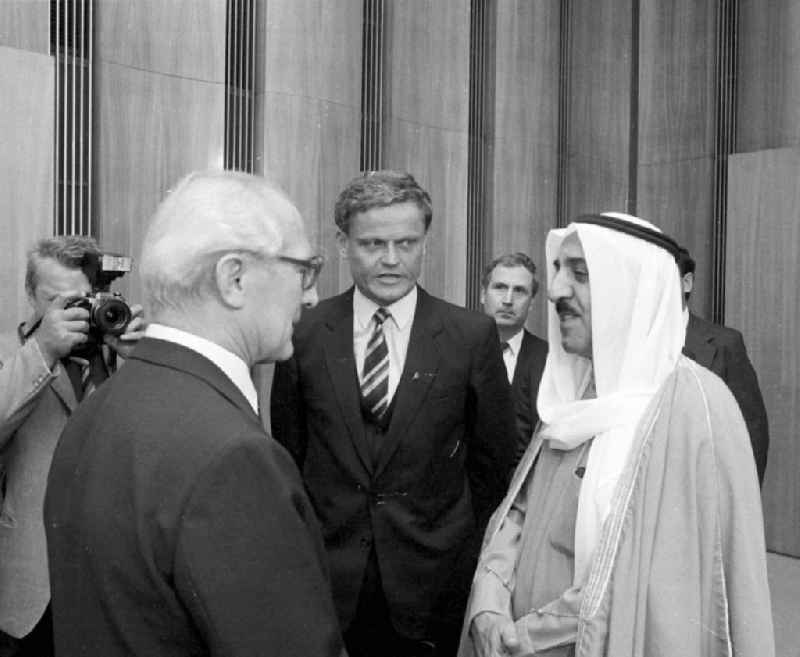 State ceremony and reception of the Emir and Sheikh Saad Al-Abdullah Al-Sabah at the Secretary General and Chairman of the State Council Erich Honecker in the building of the Central Committee of the SED (Socialist Unity Party of Germany) in the Mitte district of East Berlin in the area of the former GDR, German Democratic Republic