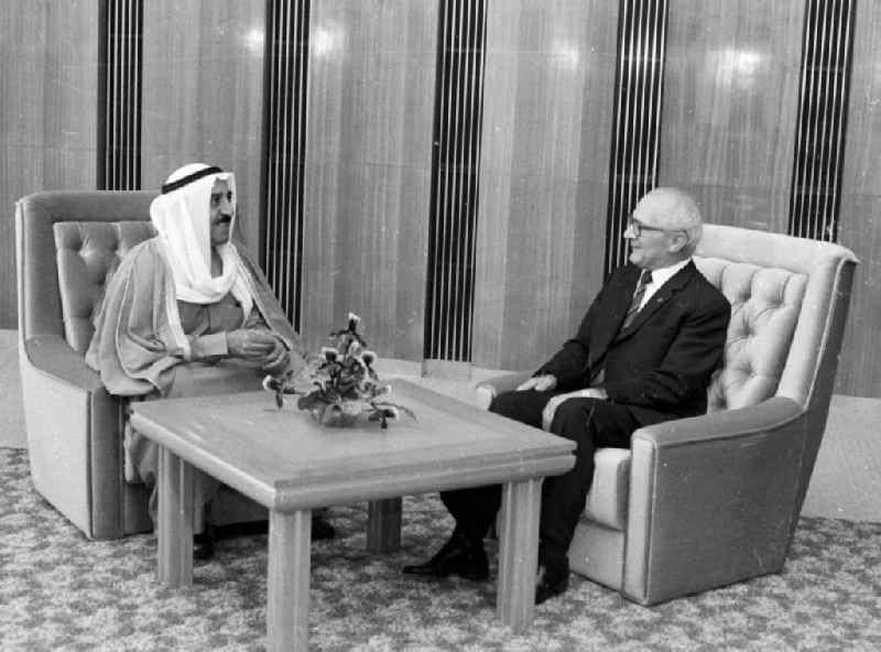 State ceremony and reception of the Emir and Sheikh Saad Al-Abdullah Al-Sabah at the Secretary General and Chairman of the State Council Erich Honecker in the building of the Central Committee of the SED (Socialist Unity Party of Germany) in the Mitte district of East Berlin in the area of the former GDR, German Democratic Republic